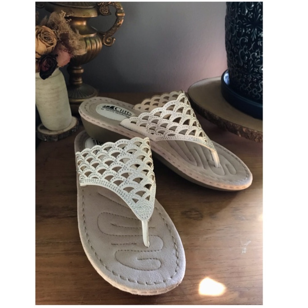 NWOT Cliffs by White Mountain Sandals